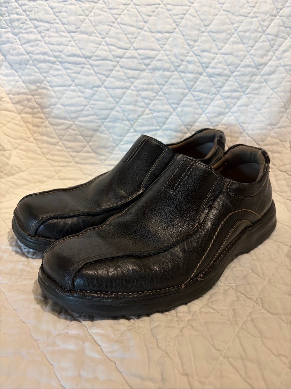 Clarks MPN 26082293 Men's Size 11 M Black Leather Slip-On